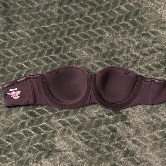 SKIMS Black Strapless Bra - Picture 2 of 4